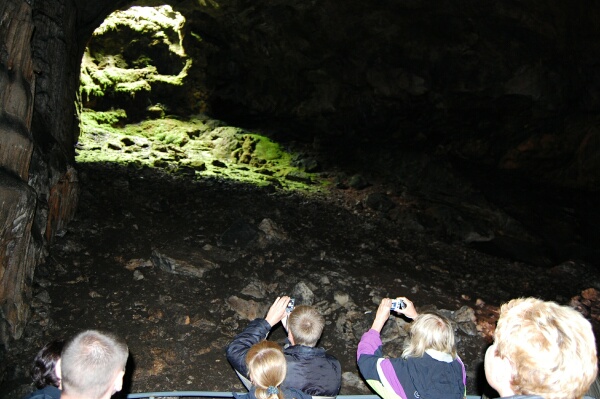 пещера Эмине-Баир-Хосар, вид снизу на горлышко провального колодца